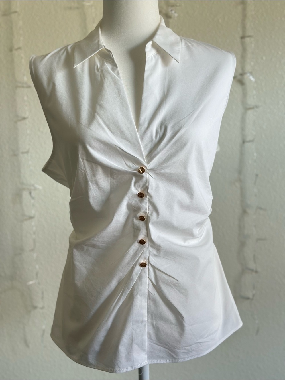 Tahari White Sleeveless Ruched Button-Front Top